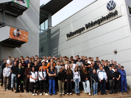 Auszubildenden, Einstelljahr 2026, starten ihre praktische Berufsausbildung im VWBI
